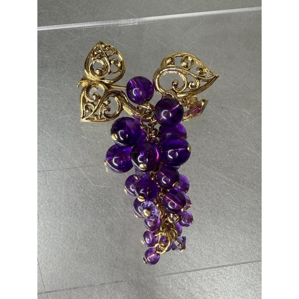 VTG Avon Gold Tone Purple Lucite Grape Cluster Brooch Pin Heart Leaves